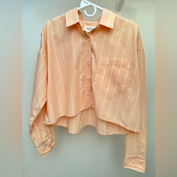 American Eagle - Cropped Perfect Button-Up Shirt - Picture 2 of 5